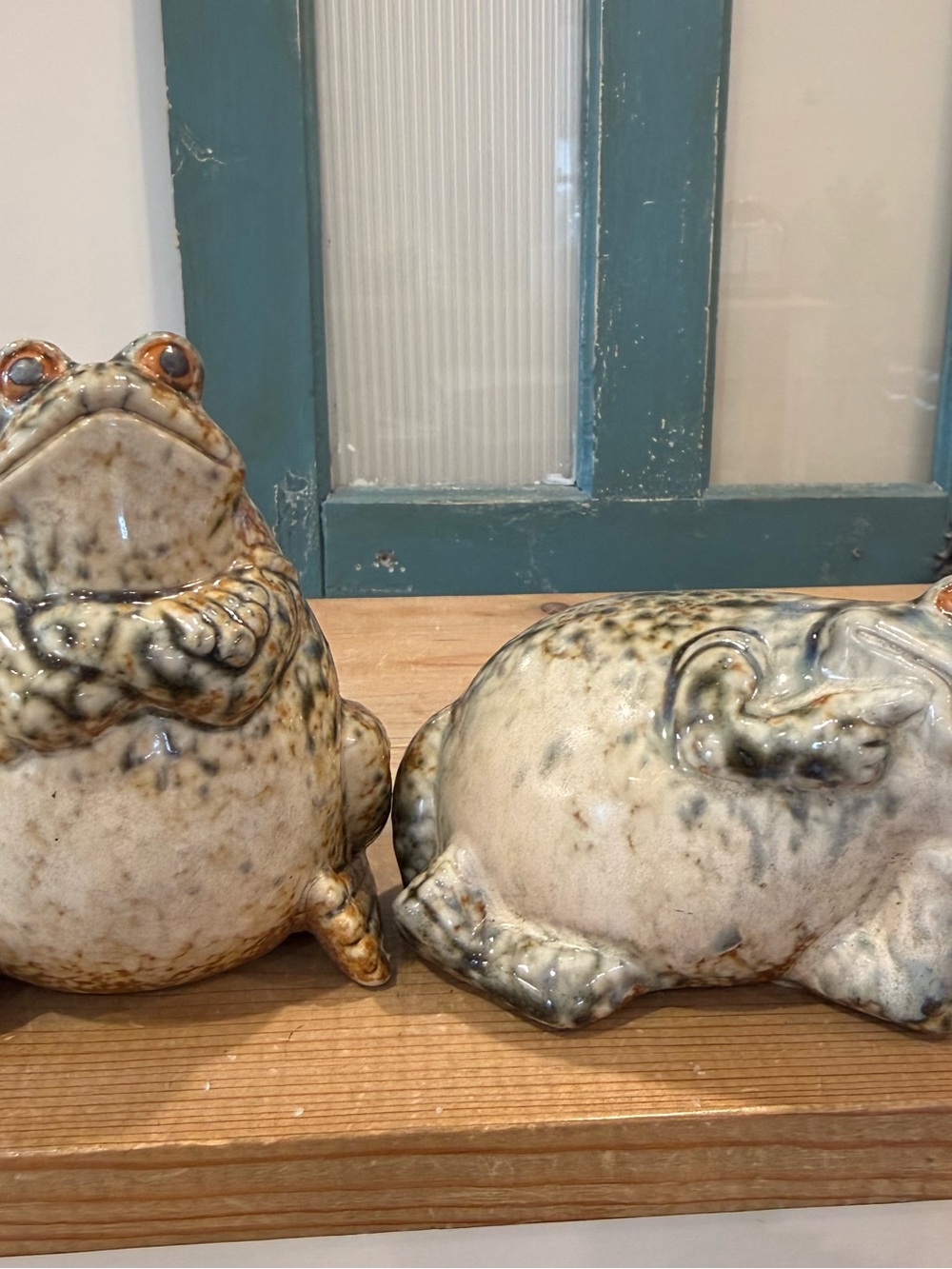 Vintage Pair Of Anthropomophic Ceramic Frogs Green Brown Glazed Speckled HTF